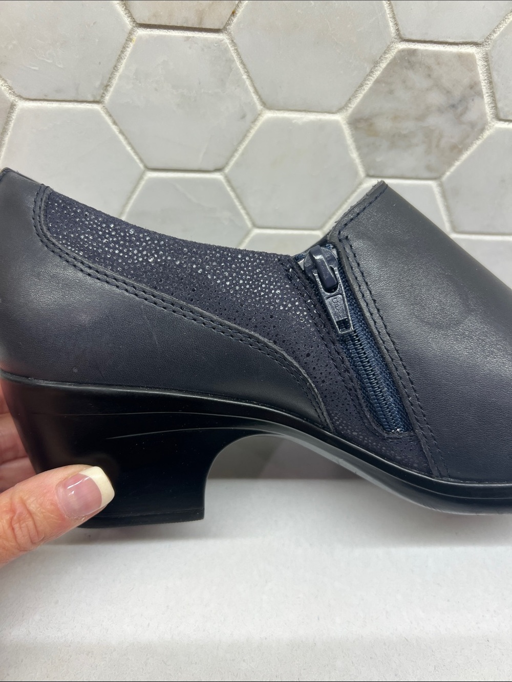 NEW Clarks Women's Emslie Warren Blue Navy Leather Booties Shoes Size 9.5M - Picture 7 of 10
